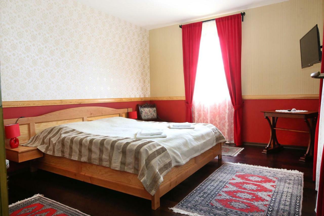 Sasfészek Vendégház Zirc Esterno foto