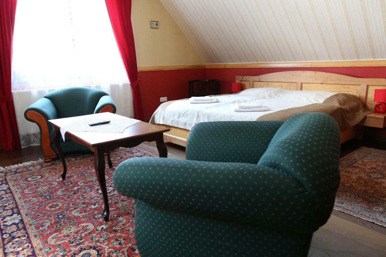 Sasfészek Vendégház Zirc Esterno foto